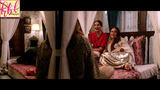 Kareena Kapoor feet photo thumbnail