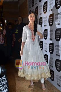 Kareena Kapoor feet photo thumbnail