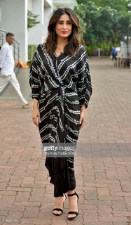 Kareena Kapoor feet photo thumbnail