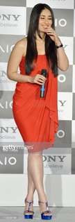 Kareena Kapoor feet photo thumbnail