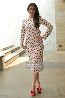 Kareena Kapoor feet photo thumbnail