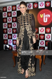 Kareena Kapoor feet photo thumbnail