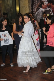 Kareena Kapoor feet photo thumbnail