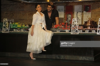 Kareena Kapoor feet photo thumbnail