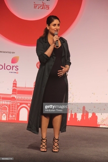 Kareena Kapoor feet photo thumbnail