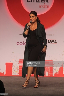 Kareena Kapoor feet photo thumbnail