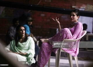 Kareena Kapoor feet photo thumbnail