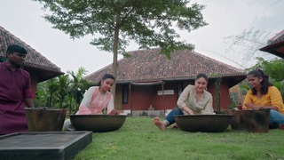 Kareena Kapoor feet photo thumbnail