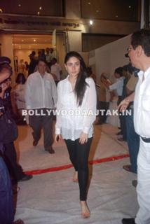 Kareena Kapoor feet photo thumbnail
