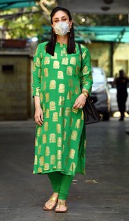 Kareena Kapoor feet photo thumbnail