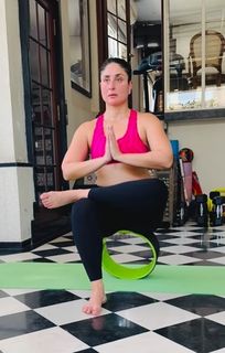 Kareena Kapoor feet photo thumbnail