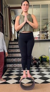 Kareena Kapoor feet photo thumbnail