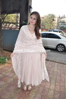 Kareena Kapoor feet photo thumbnail