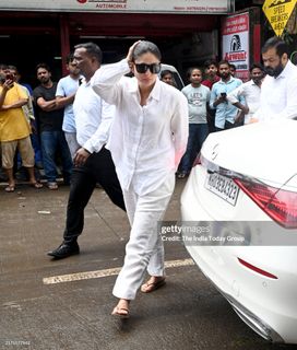 Kareena Kapoor feet photo thumbnail