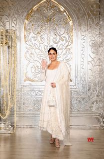Kareena Kapoor feet photo thumbnail