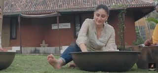 Kareena Kapoor feet photo thumbnail