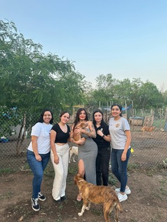 Karely Ruiz feet photo thumbnail