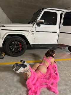 Karely Ruiz feet photo thumbnail