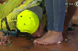 Karely Ruiz feet photo thumbnail