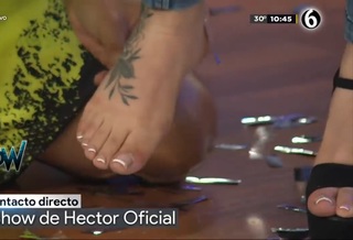 Karely Ruiz feet photo thumbnail