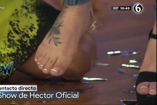 Karely Ruiz feet photo thumbnail