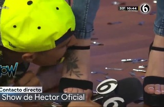 Karely Ruiz feet photo thumbnail