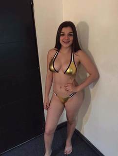 Karely Ruiz feet photo thumbnail