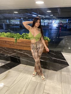 Karely Ruiz feet photo thumbnail