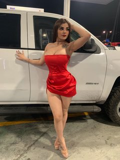 Karely Ruiz feet photo thumbnail