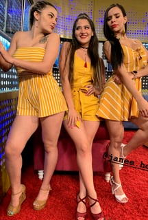 Karely Ruiz feet photo thumbnail