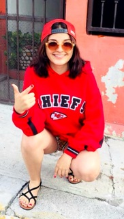 Karely Ruiz feet photo thumbnail