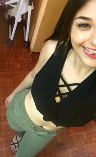 Karely Ruiz feet photo thumbnail