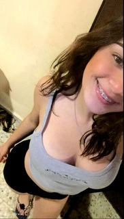 Karely Ruiz feet photo thumbnail