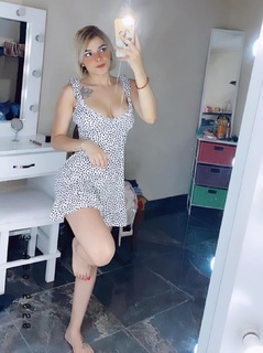 Karely Ruiz feet photo thumbnail