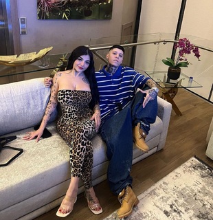 Karely Ruiz feet photo thumbnail