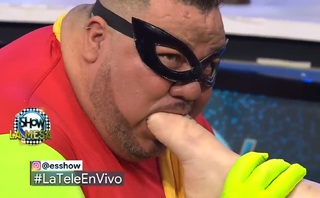 Karely Ruiz feet photo thumbnail