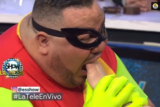 Karely Ruiz feet photo thumbnail