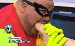 Karely Ruiz feet photo thumbnail