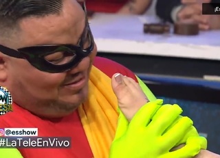 Karely Ruiz feet photo thumbnail