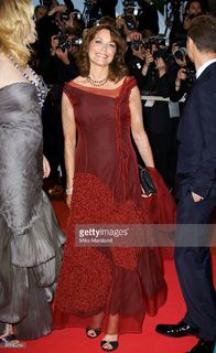 Karen Allen feet photo thumbnail