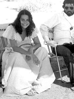 Karen Allen feet photo thumbnail