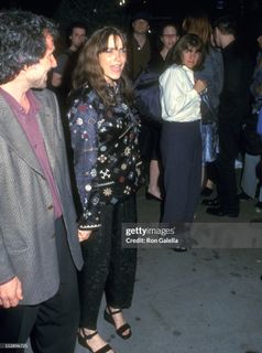 Karen Allen feet photo thumbnail