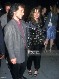 Karen Allen feet photo thumbnail