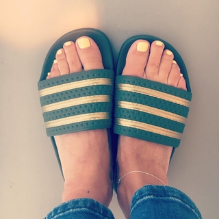Karen Damen feet photo 10