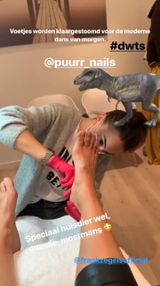 Karen Damen feet photo 7
