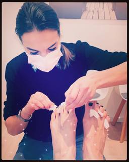Karen Damen feet photo 5