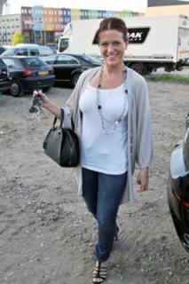 Karen Damen feet photo 13