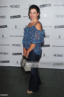 Karen Duffy feet photo 20