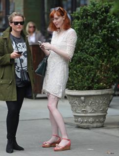 Karen Elson feet photo 17