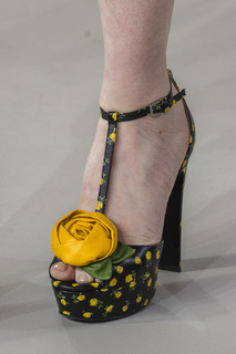 Karen Elson feet photo 8